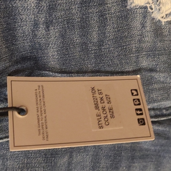 Capris - Picture 3 of 4